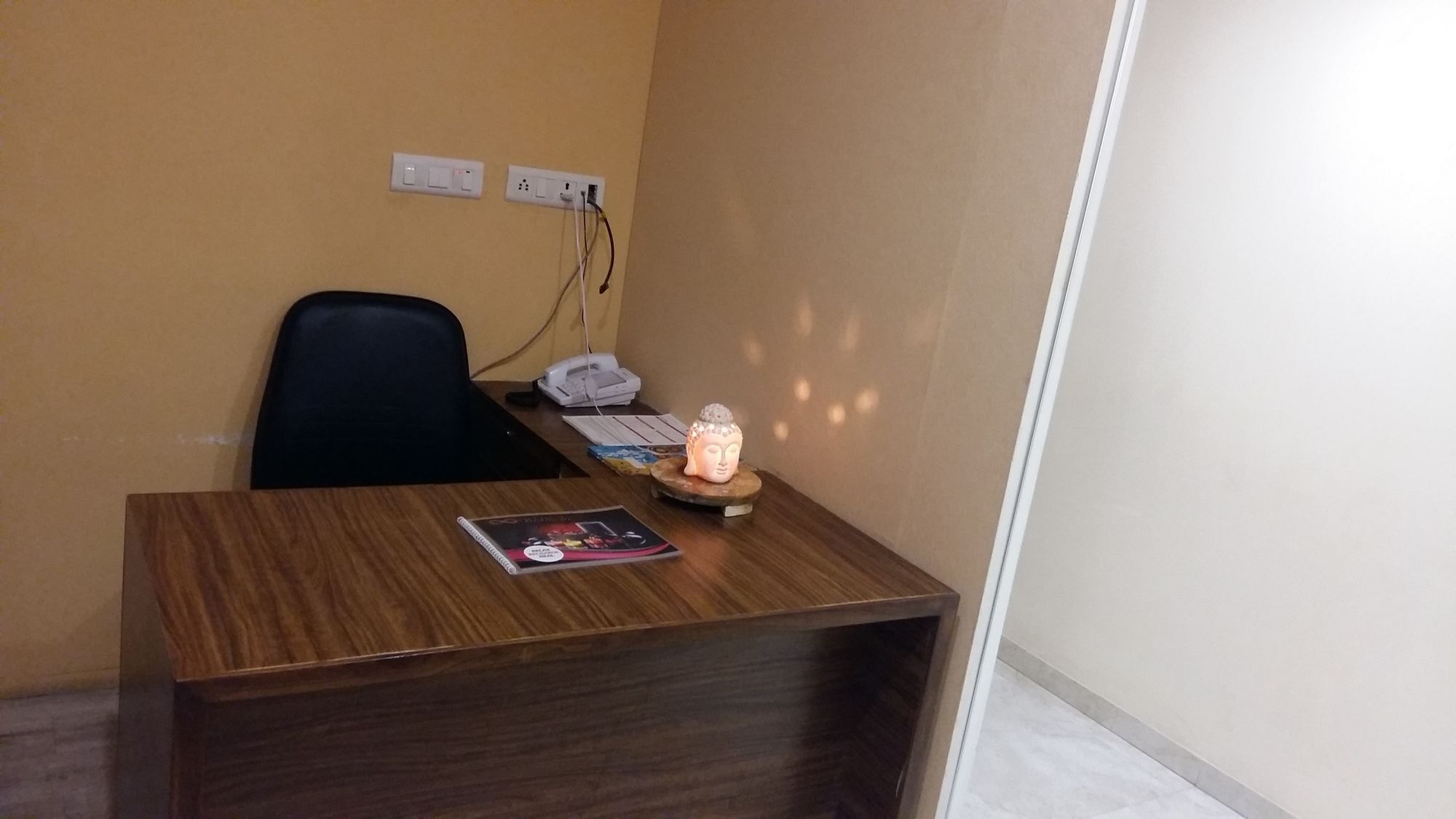 Pride Biznotel Vadodara Exteriör bild