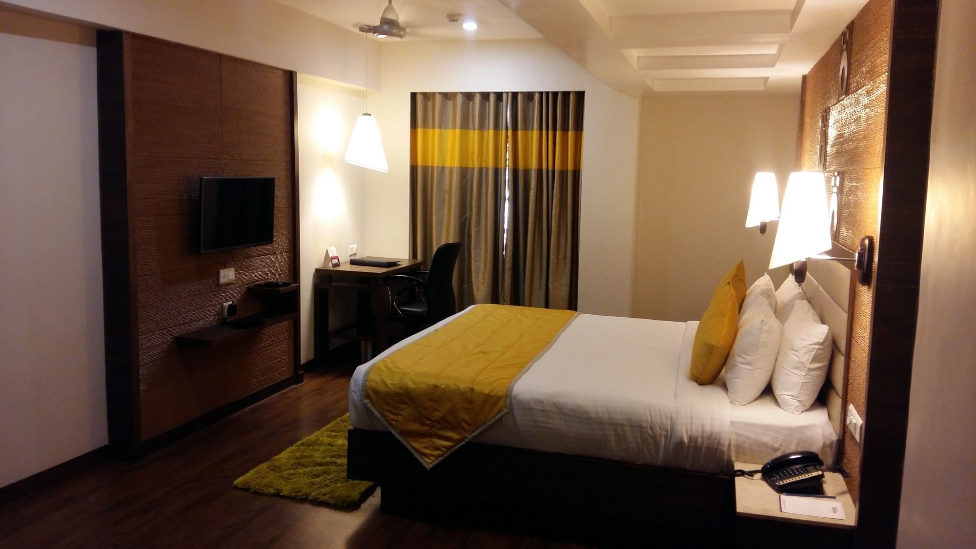 Pride Biznotel Vadodara Exteriör bild